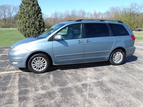 Used 2008 Toyota Sienna XLE Limited image 12