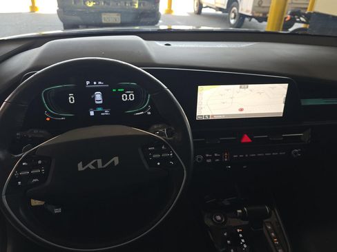 Used 2023 Kia Niro FWD image 10