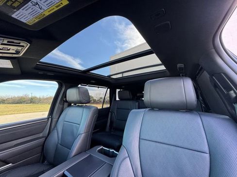 Used 2025 Toyota Sequoia Platinum image 27