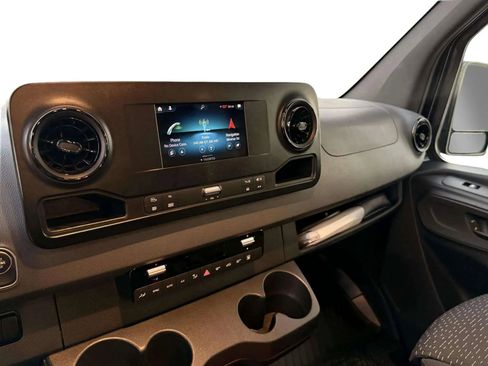 Used 2019 Mercedes-Benz Sprinter 2500 image 15