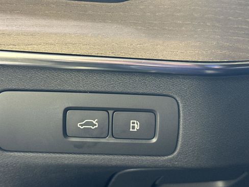 Used 2025 Volvo XC90 T8 Plus image 25