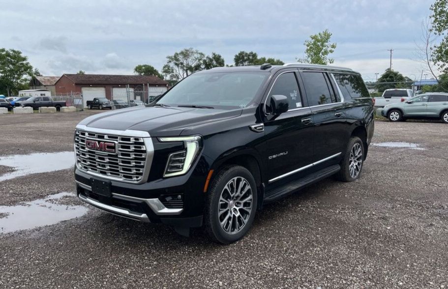Used 2026 GMC Yukon XL Denali w/ Advanced Technology Package AWD/4WD image 2