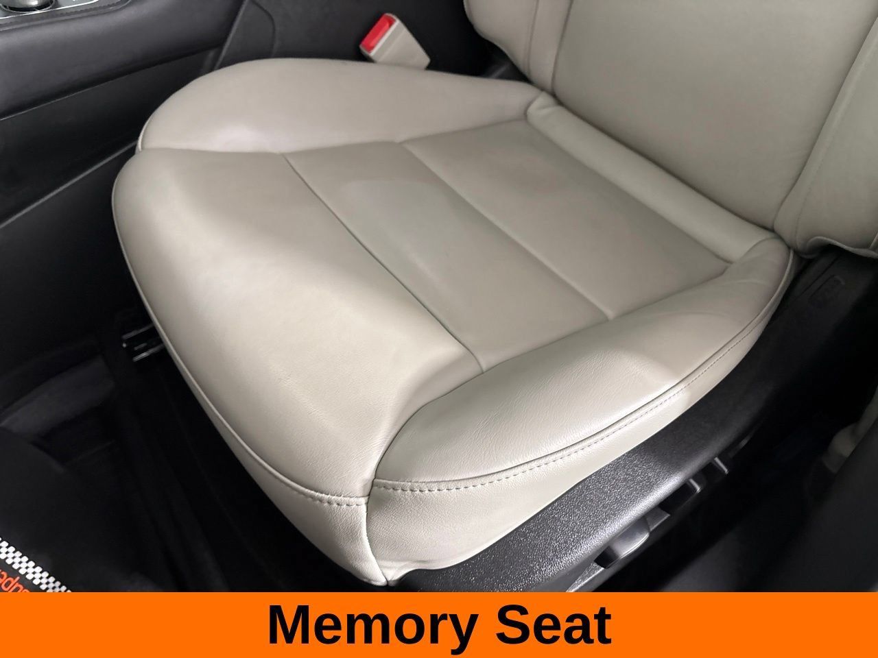 Used 2023 Cadillac XT4 Premium Luxury w/ Technology Package FWD image 15