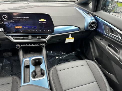 New 2026 Chevrolet Equinox EV LT image 18