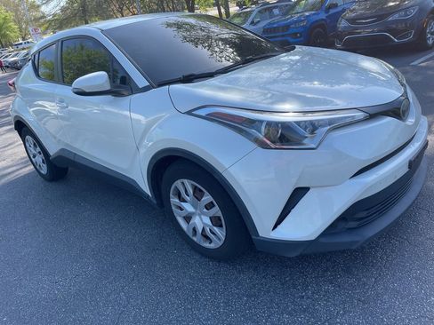 Used 2019 Toyota C-HR LE image 4
