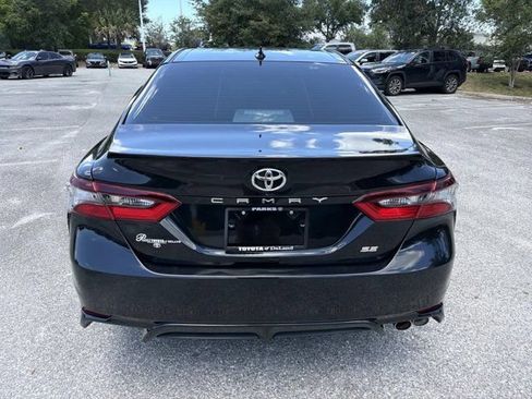 Used 2021 Toyota Camry SE FWD image 3