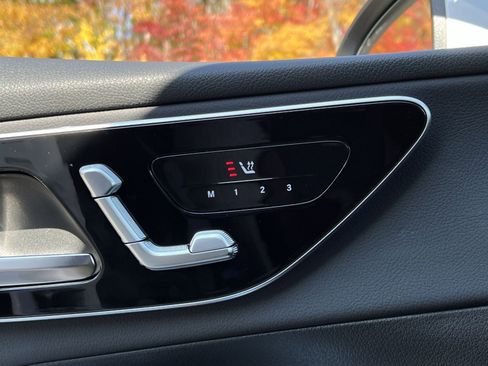 Used 2026 Mercedes-Benz GLC 300 4MATIC image 33