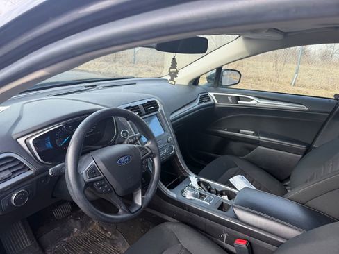 Used 2020 Ford Fusion SE image 11