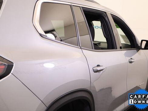 Used 2025 GMC Acadia Elevation image 5