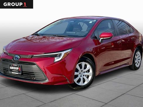 Used 2024 Toyota Corolla LE image 1