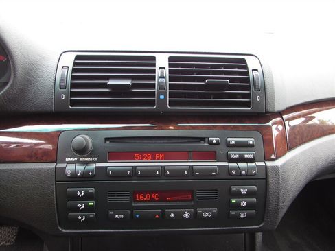 Used 2003 BMW 325i Sedan RWD image 18