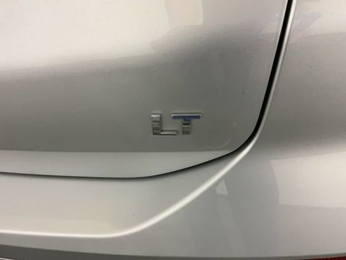 Used 2021 Chevrolet Equinox LT FWD image 13