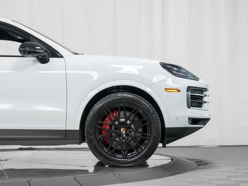 Used 2025 Porsche Cayenne S image 11