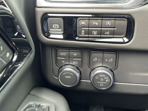 New 2026 GMC Yukon Denali w/ Sun & Power Step Package image 18