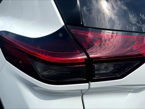 Used 2025 Nissan Rogue S FWD image 23