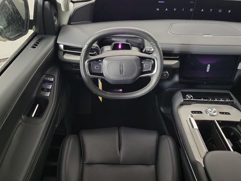 New 2027 Lincoln Navigator Premiere RWD image 11