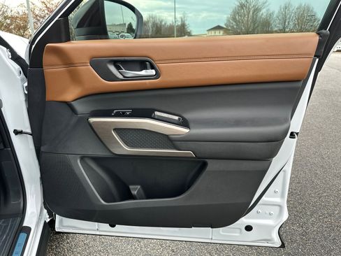 New 2025 Nissan Pathfinder Platinum w/ Cargo Package image 14