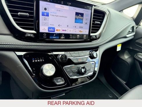 New 2026 Chrysler Pacifica Select image 13