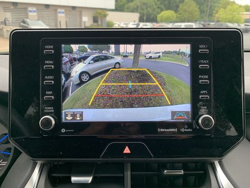 Used 2022 Toyota Venza XLE AWD/4WD image 25