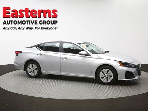 Used 2023 Nissan Altima 2.5 S FWD image 45