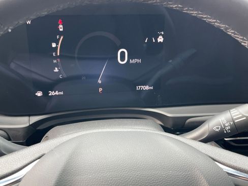 Used 2025 Buick Envista Sport Touring image 39