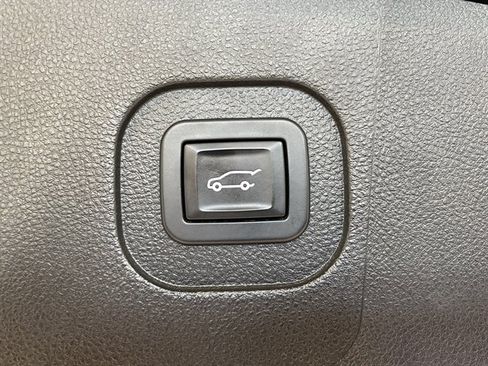 Used 2017 GMC Terrain SLT w/ Open Road Package image 17