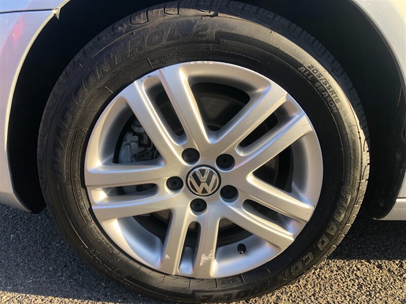 Used 2011 Volkswagen Jetta TDI FWD image 13