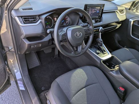 Used 2022 Toyota RAV4 XLE image 9