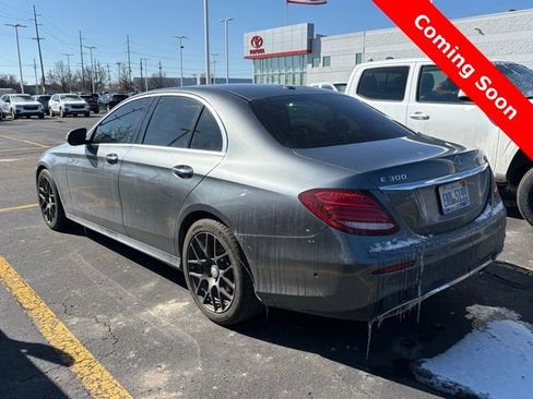 Used 2017 Mercedes-Benz E 300 4MATIC image 4
