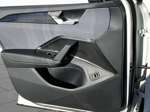 New 2026 Volkswagen Tiguan SE AWD/4WD image 10