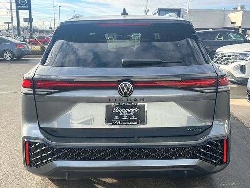 New 2026 Volkswagen Tiguan SE R-Line AWD/4WD image 3