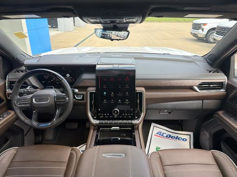Used 2025 GMC Yukon XL Denali Ultimate AWD/4WD image 28
