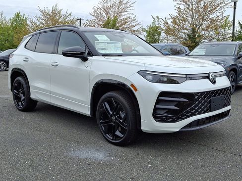 New 2026 Volkswagen Tiguan SE R-Line AWD/4WD image 1
