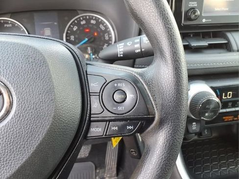Used 2022 Toyota RAV4 LE AWD/4WD image 19