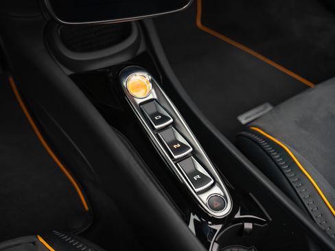 Used 2025 McLaren Artura Spider RWD image 10
