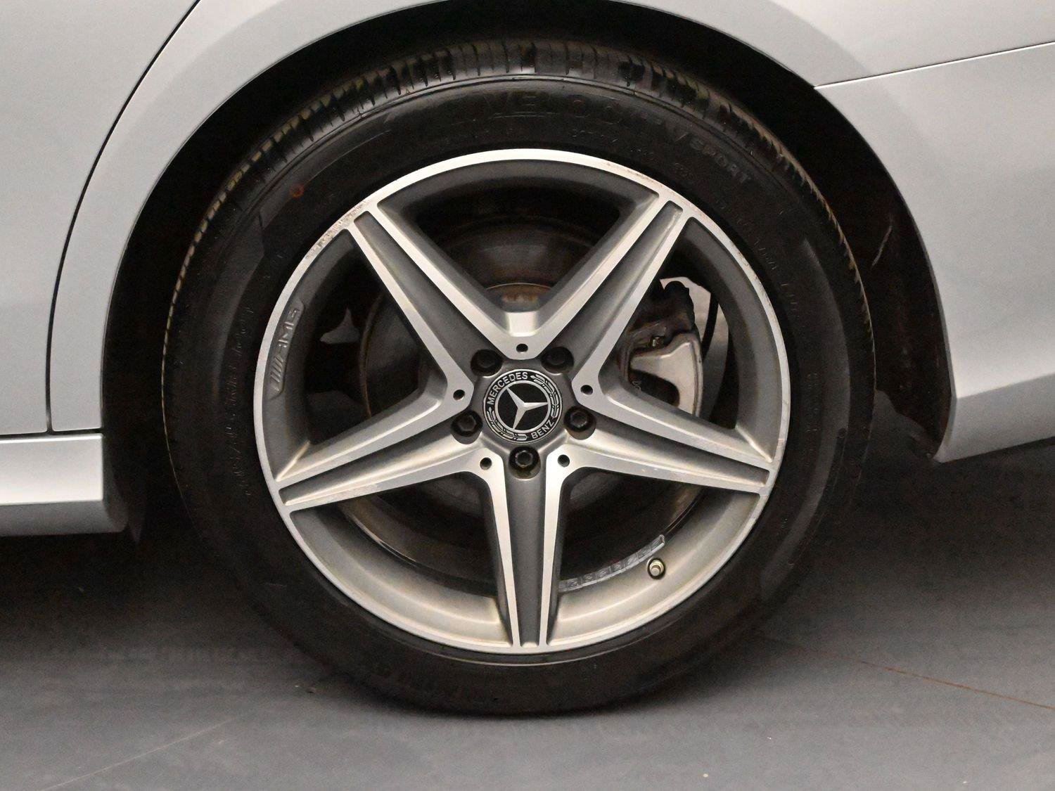 Used 2019 Mercedes-Benz E 300 4MATIC image 13