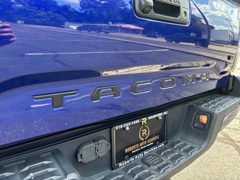 Used 2022 Toyota Tacoma TRD Sport AWD/4WD image 15