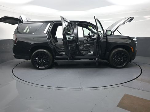 Used 2025 Chevrolet Tahoe Premier AWD/4WD image 2
