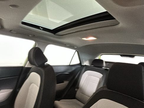 Certified 2023 Hyundai Venue SEL FWD image 16