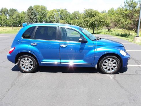 Used 2006 Chrysler PT Cruiser Limited FWD image 10