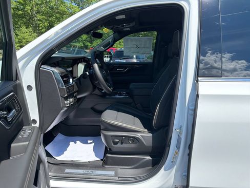 New 2026 GMC Yukon Elevation w/ Elevation Premium Package AWD/4WD image 11
