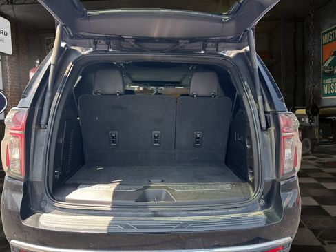 Used 2021 Chevrolet Tahoe Premier w/ Premium Package RWD image 10