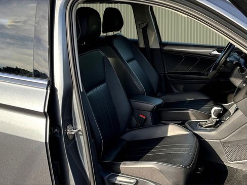 Used 2024 Volkswagen Tiguan SE image 7