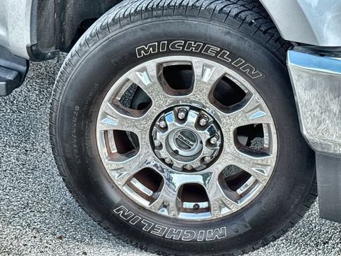 Used 2021 Ford F250 Lariat w/ Lariat Ultimate Package AWD/4WD image 10