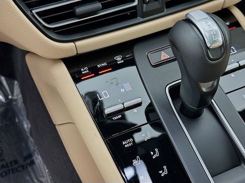 Used 2025 Porsche Macan image 18