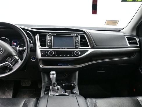 Used 2019 Toyota Highlander Limited Platinum image 21