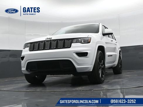 Used 2020 Jeep Grand Cherokee Altitude AWD/4WD image 43