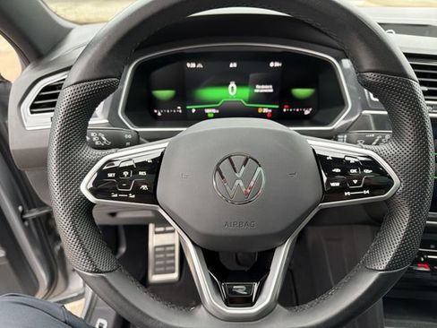 Used 2024 Volkswagen Tiguan SE R-Line image 16