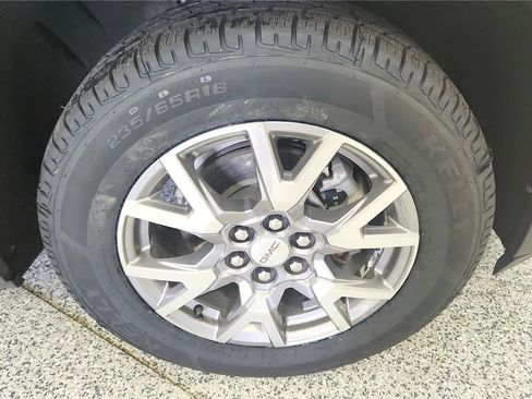 Used 2021 GMC Acadia SLT w/ Technology Package FWD image 13