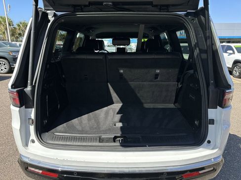 Used 2024 Jeep Wagoneer Series II w/ Flexible Seating Group image 34